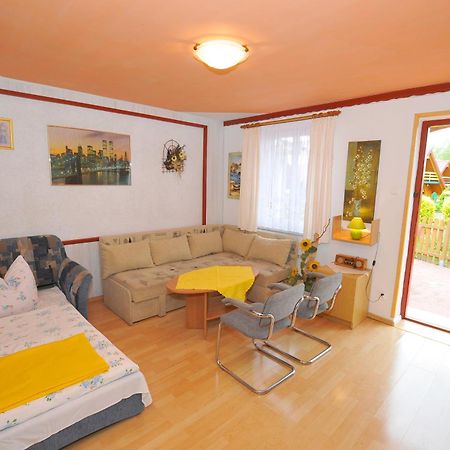 Osrodek Wczasowy Domino Bis Apartment Dzwirzyno Ngoại thất bức ảnh